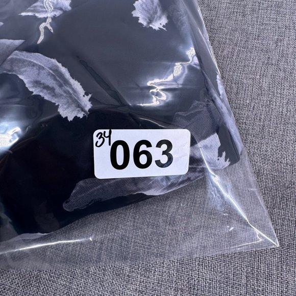 Express Romper Shorts Long Sleeve Feather Print Black & Gray Lined Lightweigt - Picture 12 of 12